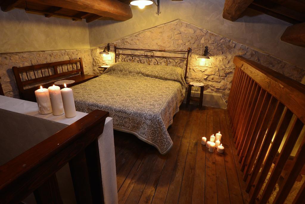 Robur Marsorum Albergo Diffuso Рокка-ди-Меццо Экстерьер фото