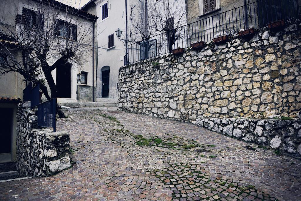 Robur Marsorum Albergo Diffuso Рокка-ди-Меццо Экстерьер фото