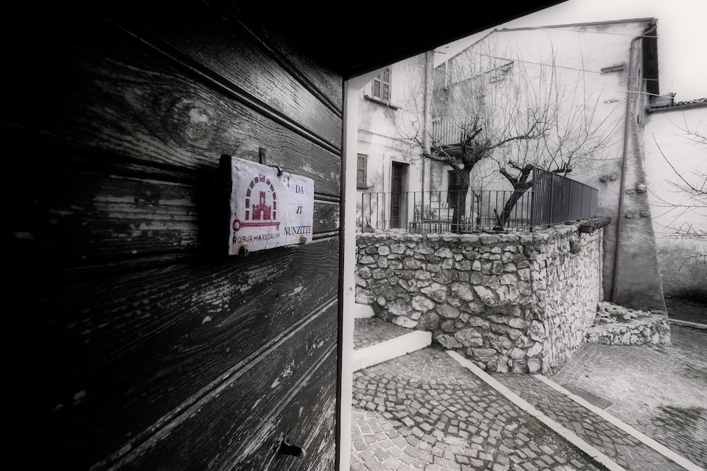 Robur Marsorum Albergo Diffuso Рокка-ди-Меццо Экстерьер фото