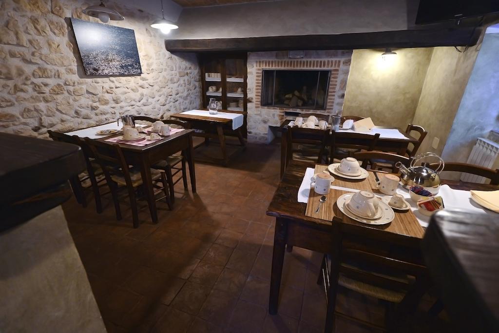 Robur Marsorum Albergo Diffuso Рокка-ди-Меццо Экстерьер фото