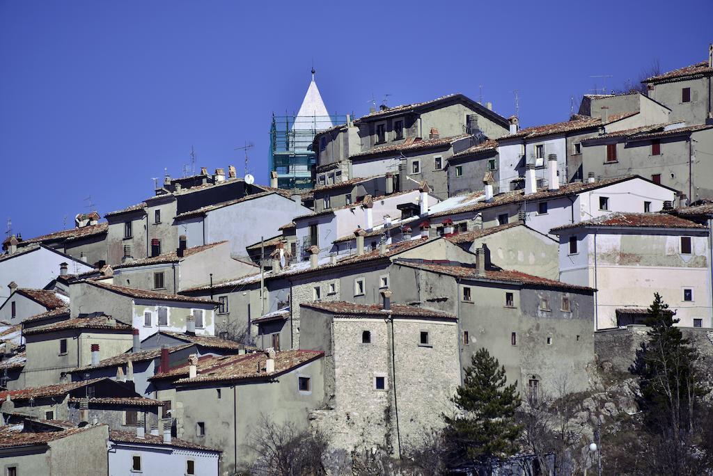 Robur Marsorum Albergo Diffuso Рокка-ди-Меццо Экстерьер фото